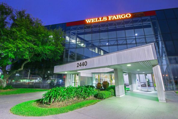 Wells Fargo Building: 2440 Texas Pkwy, Missouri City, TX 77489